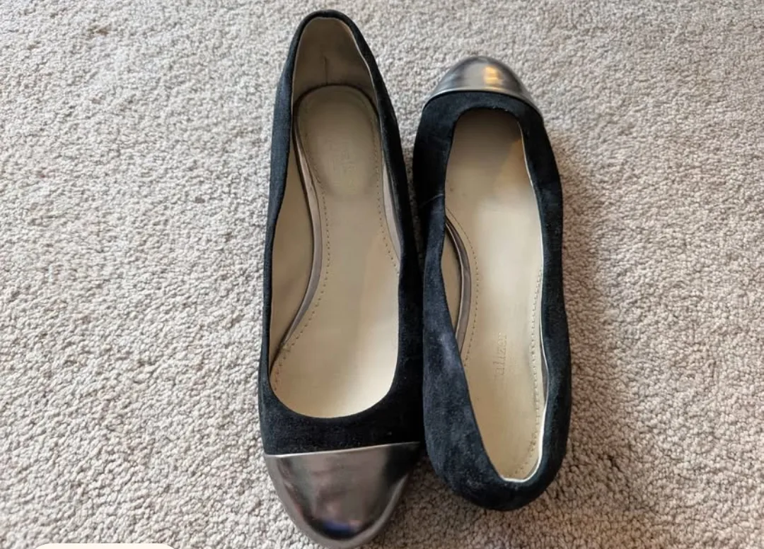 Black Leather Slipper Shoes - size 8 image indicator(6)