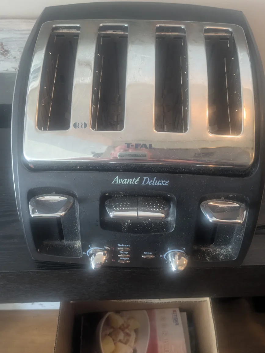 T-Fal Avante Deluxe 4-Slice Toaster thumbnail