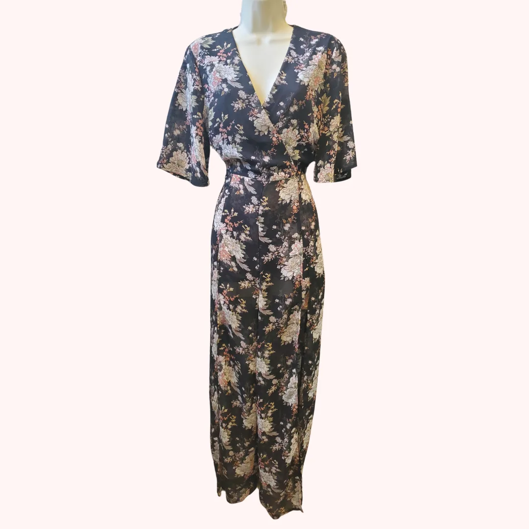 ❗️REDUCED❗️Size 8 Spring Summer Floral Jumpsuit Romper thumbnail