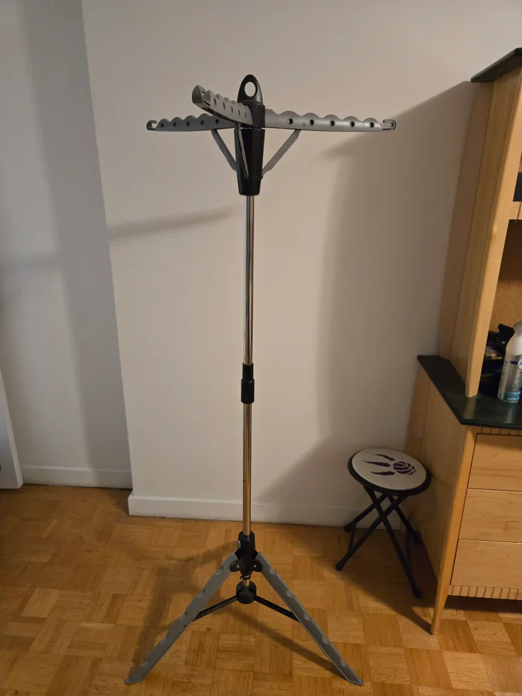 Tripod Clothes Drying Rack thumbnail