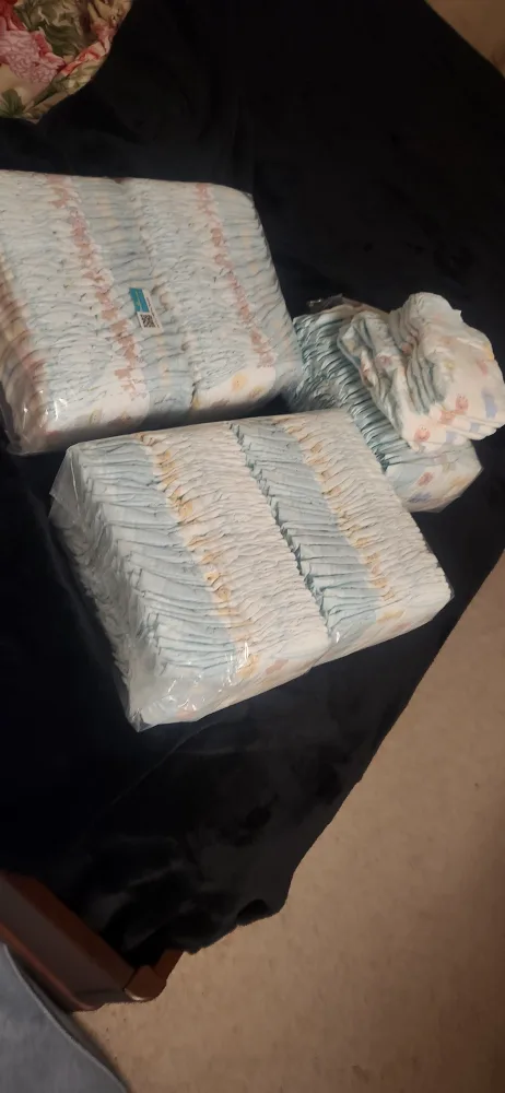 Sealed packs of size 1 Diapers 🇨🇦 image indicator(3)