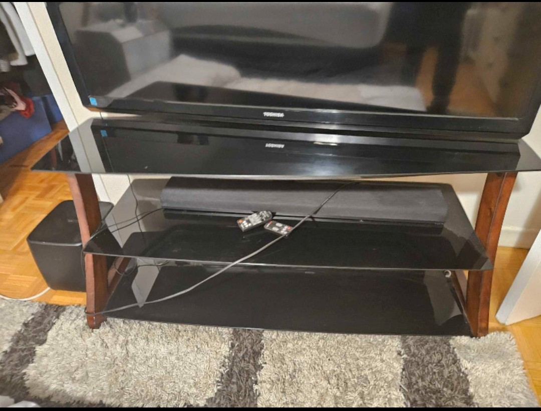 Toshiba 55 inch LED TV with Stand - photo 3