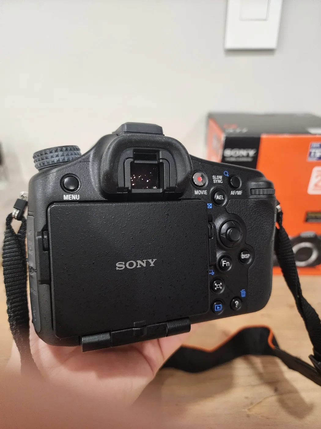 Sony Alpha A77 DSLR with Flash – Excellent Condition image indicator(5)