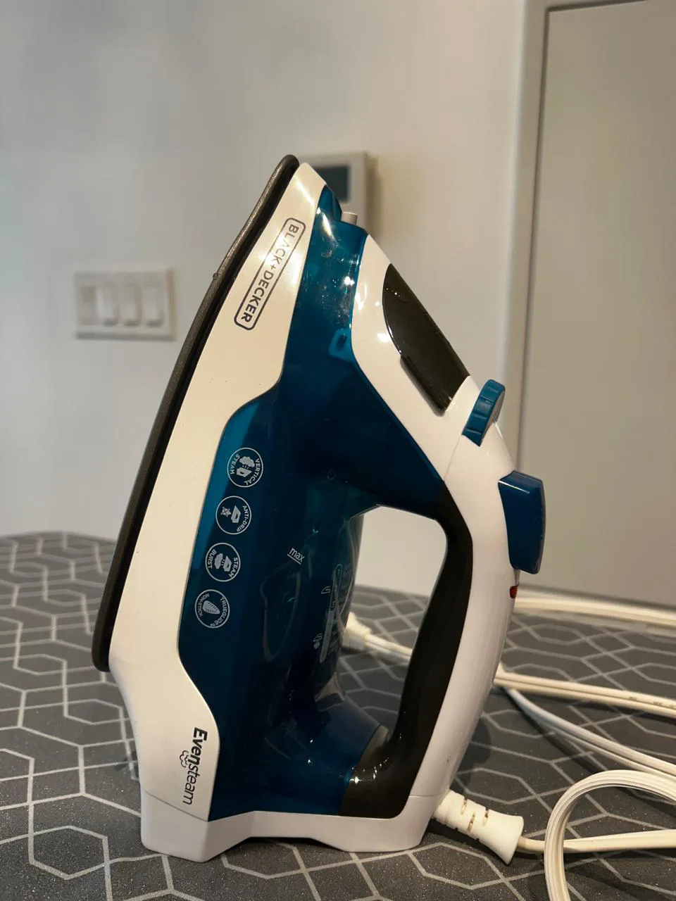 Black+Decker Evensteam Iron thumbnail