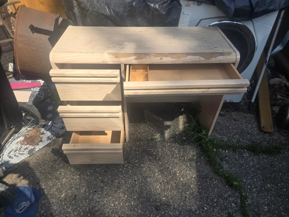 Used Desk - Light Wood image indicator(3)