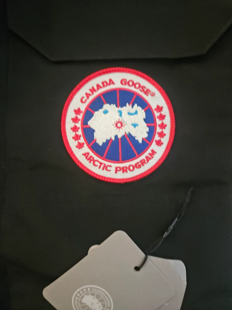 Size M Canada Goose Expedition Parka image indicator(4)