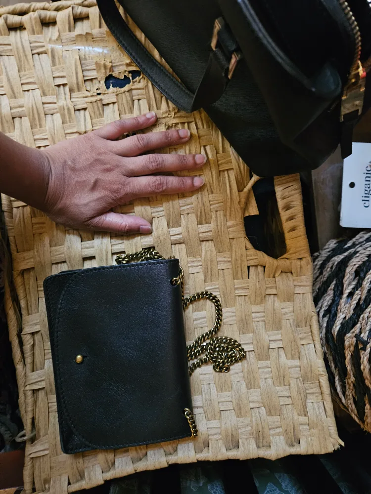 Elegant Black Leather Wallet with Gold Chain image indicator(2)