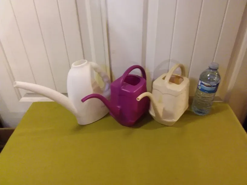 Watering Cans - White, Purple, Beige 🇨🇦 thumbnail