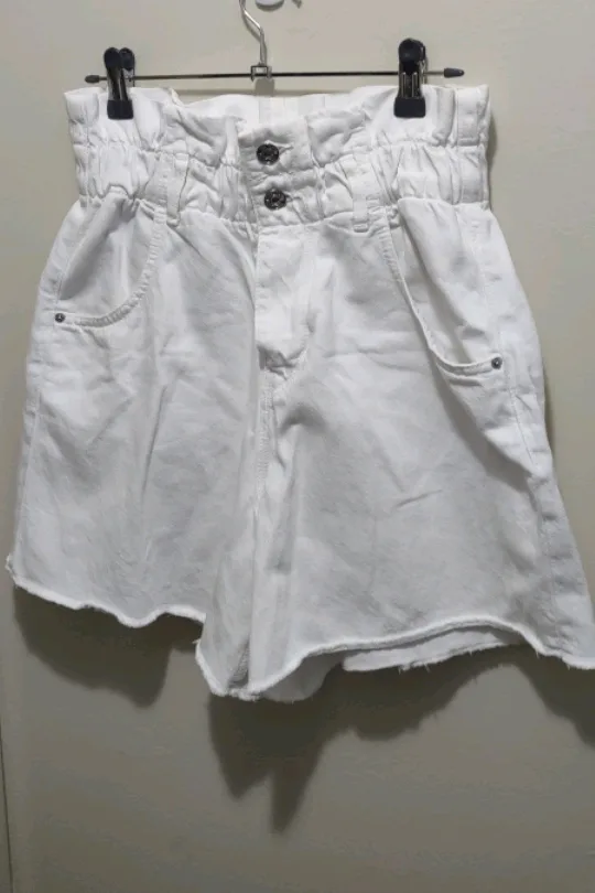 (NEW) Zara White Denim Paperbag Shorts thumbnail