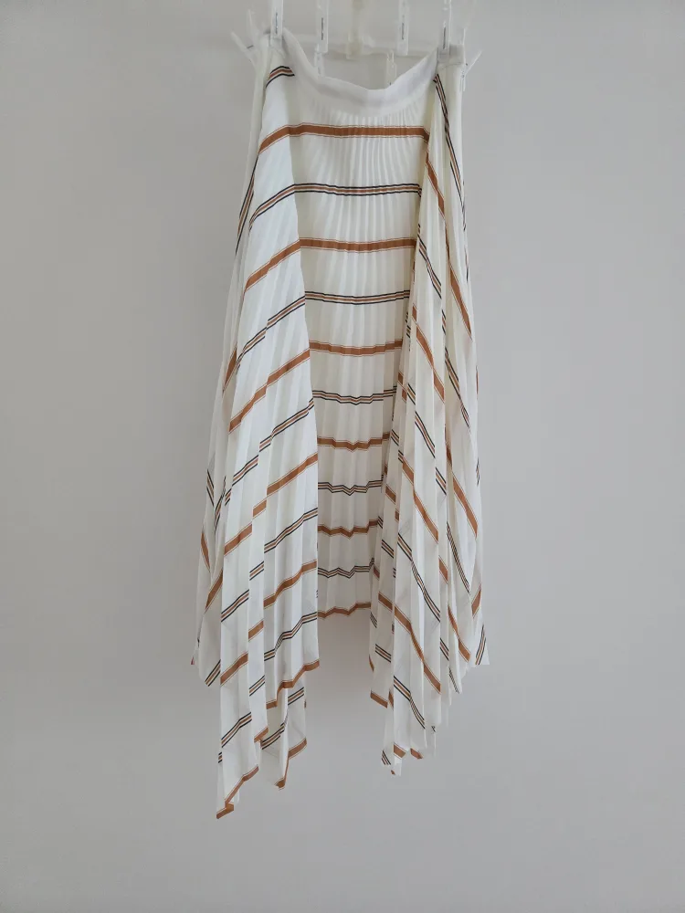 H&M Pleated Skirt - Size 4 thumbnail