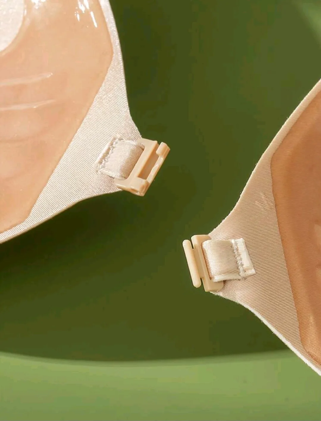 New Beige Strapless Bra - Size D 🇨🇦 image indicator(4)
