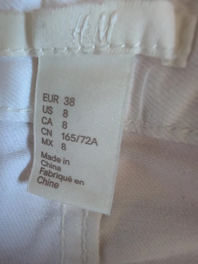 H&M White Distressed Denim Shorts - Size 8 🇨🇦 image indicator(2)