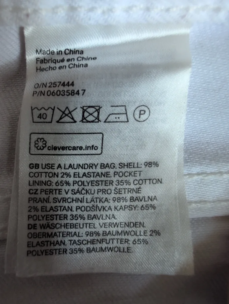 H&M White Distressed Denim Shorts - Size 8 🇨🇦 image indicator(3)