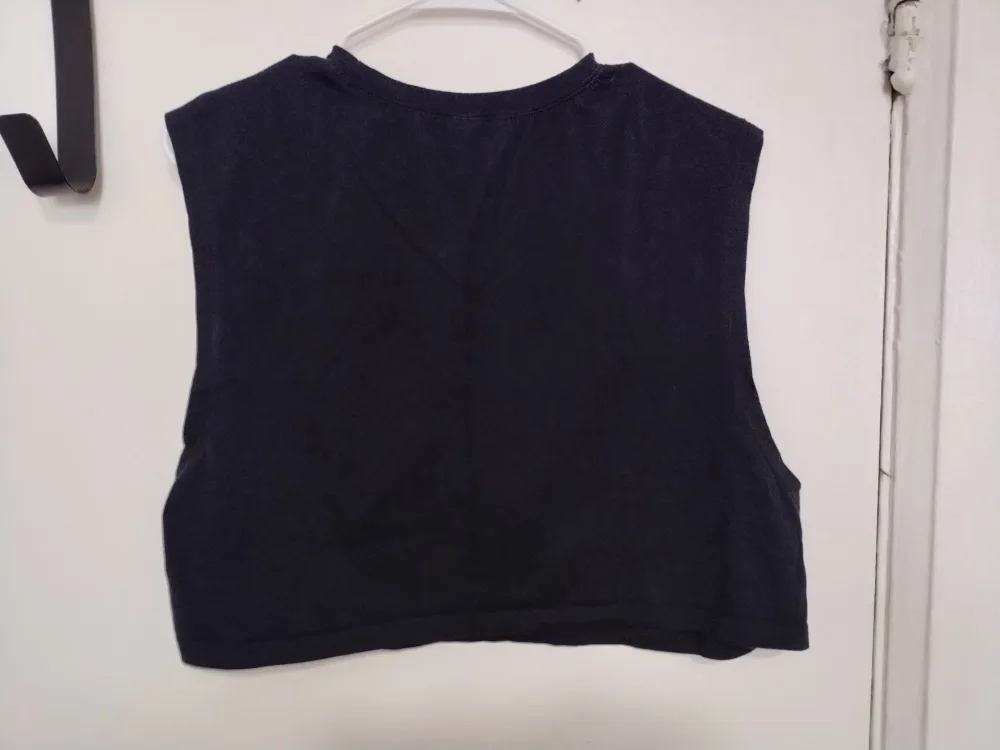 BREAK IT Monster  Black Graphic Crop Top - Size L image indicator(2)