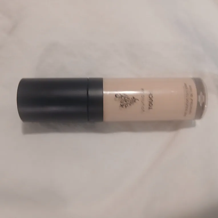 Younique Touch Skin Solution Concealer thumbnail