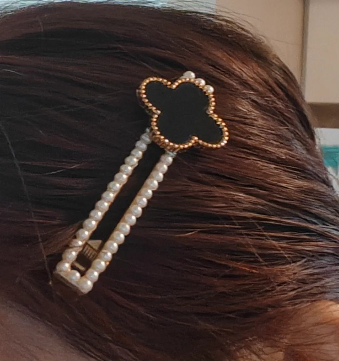 Clover Hair Clip - Black & Pearl 💖🧡 thumbnail