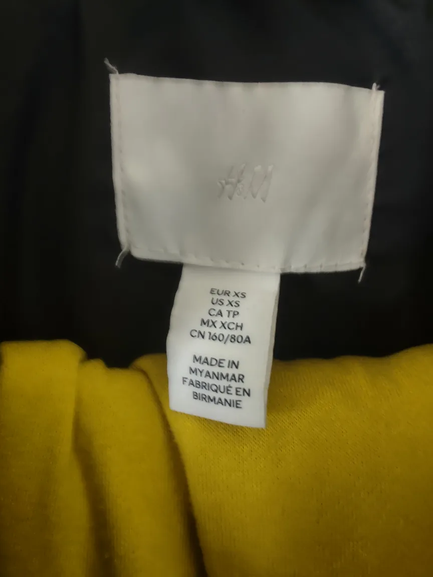 H&M XS Black Puffer Jacket image indicator(2)