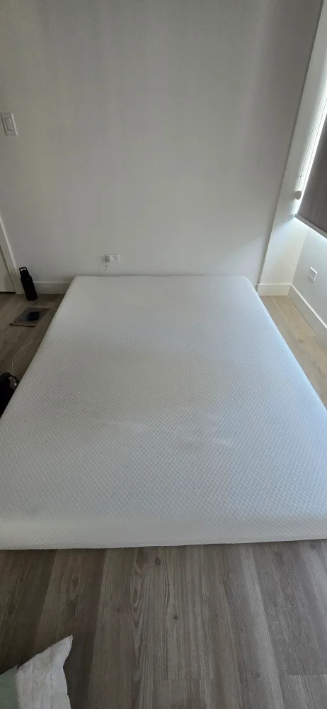 Like New Queen size Memory Foam White Mattress thumbnail