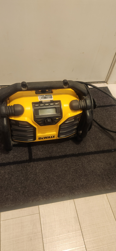 DeWalt Jobsite Radio/Charger - photo 2