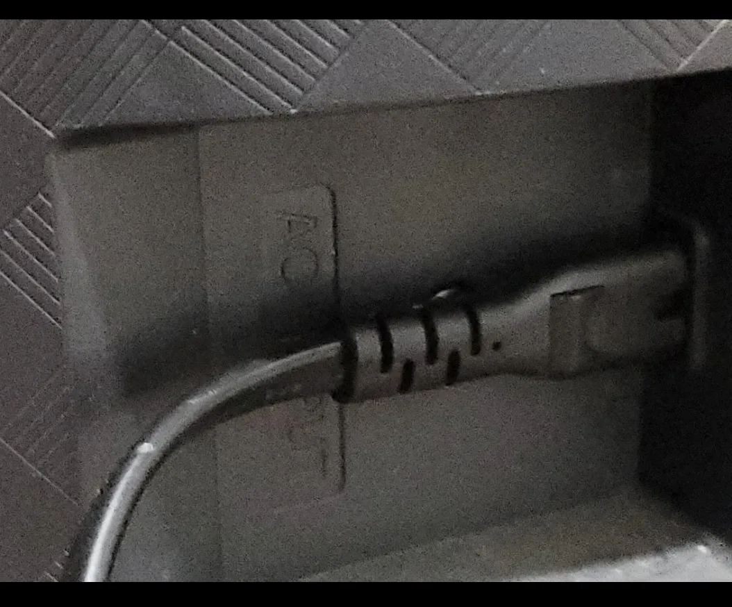 FREE Hisense 65" TV Broken Screen image indicator(4)