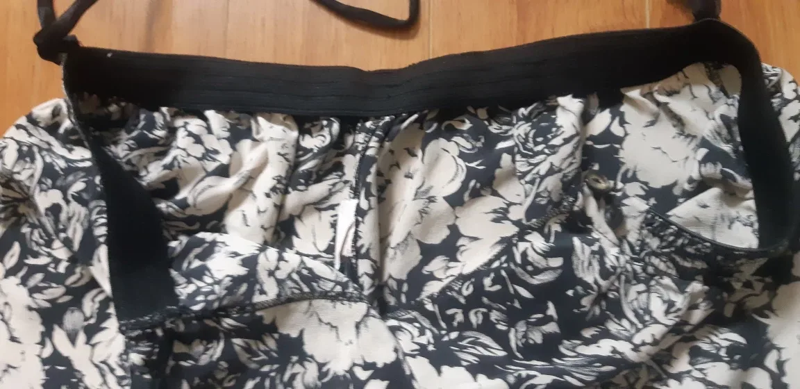 Floral 100% Silk Shorts - Size S image indicator(2)