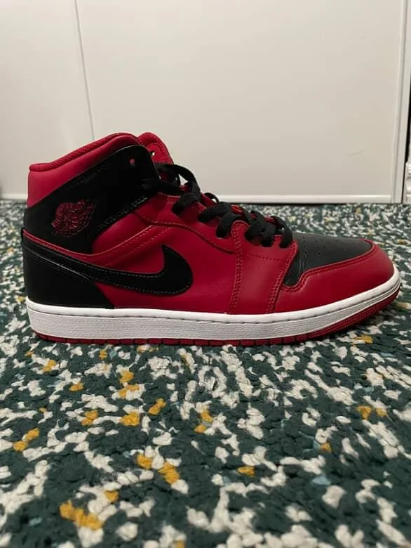 Air Jordan 1 Mid Red Black image indicator(5)