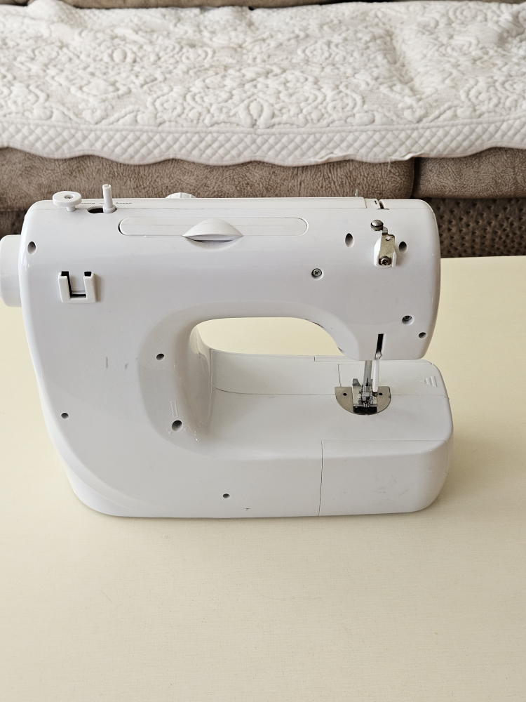 Shark Euro-Pro X Sewing Machine - photo 4