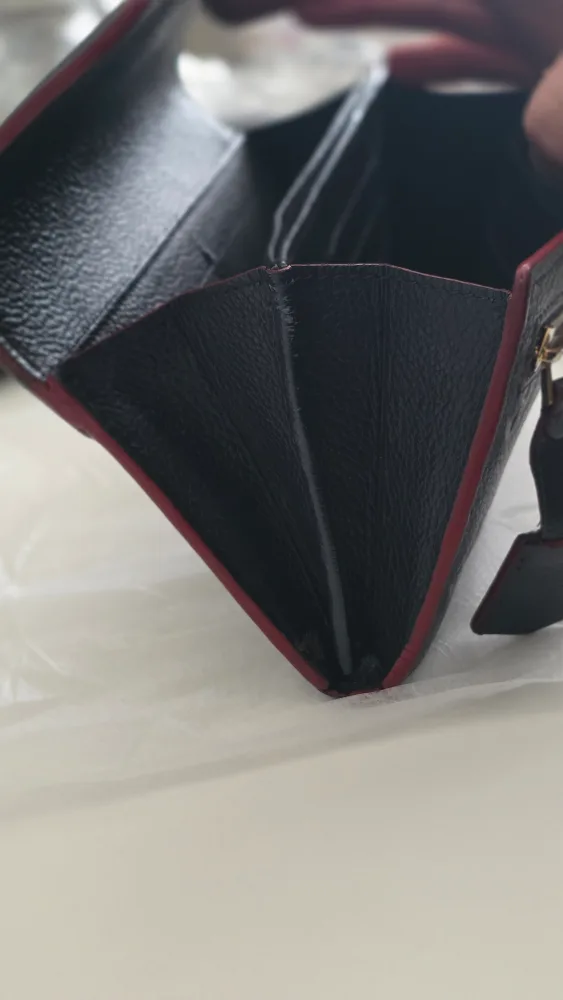 Louis Vuitton Leather Wallet image indicator(8)