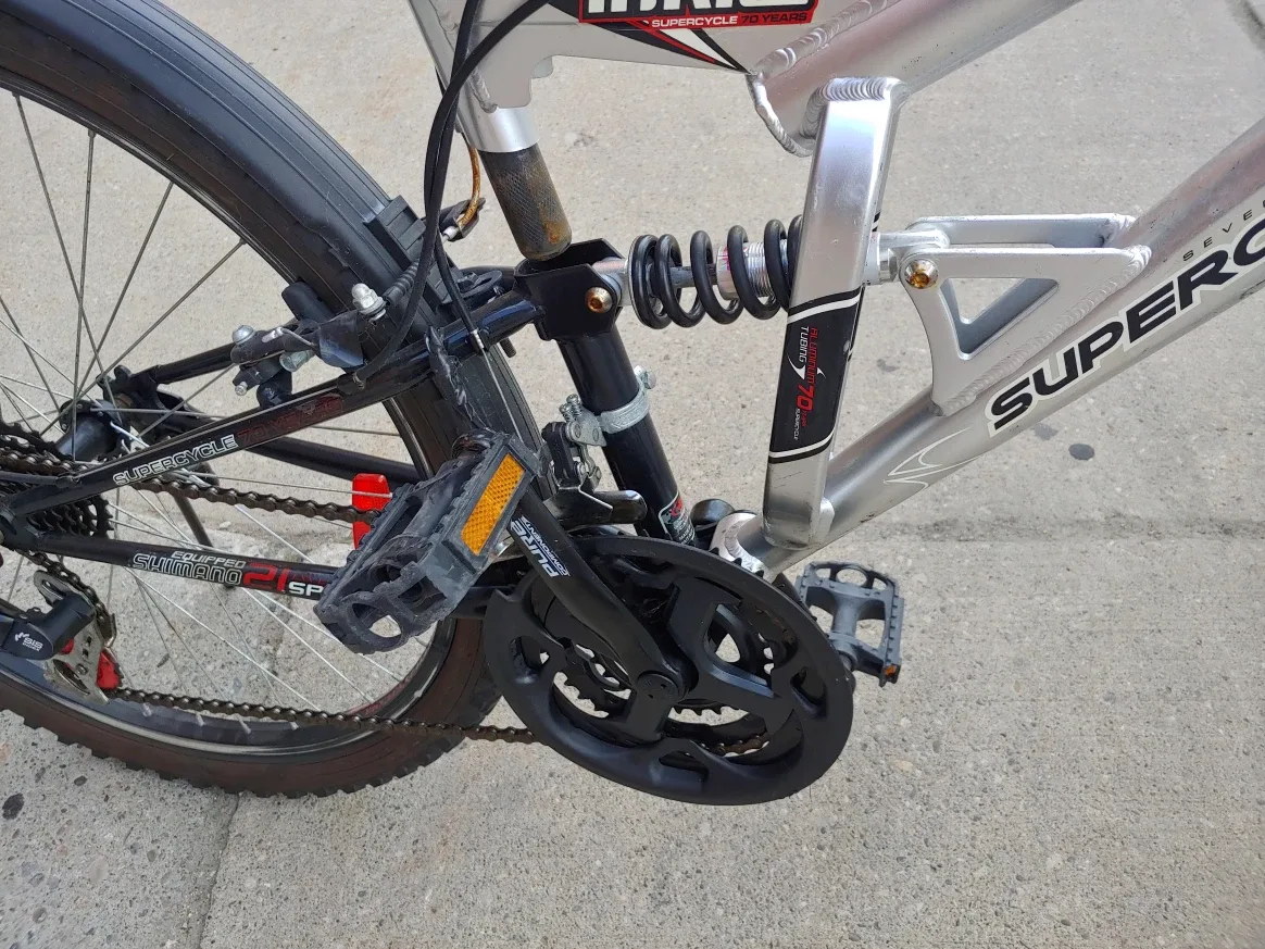 Mountain Bike, Bicycle, Shimano 21 Speed, 26in Wheels image indicator(4)