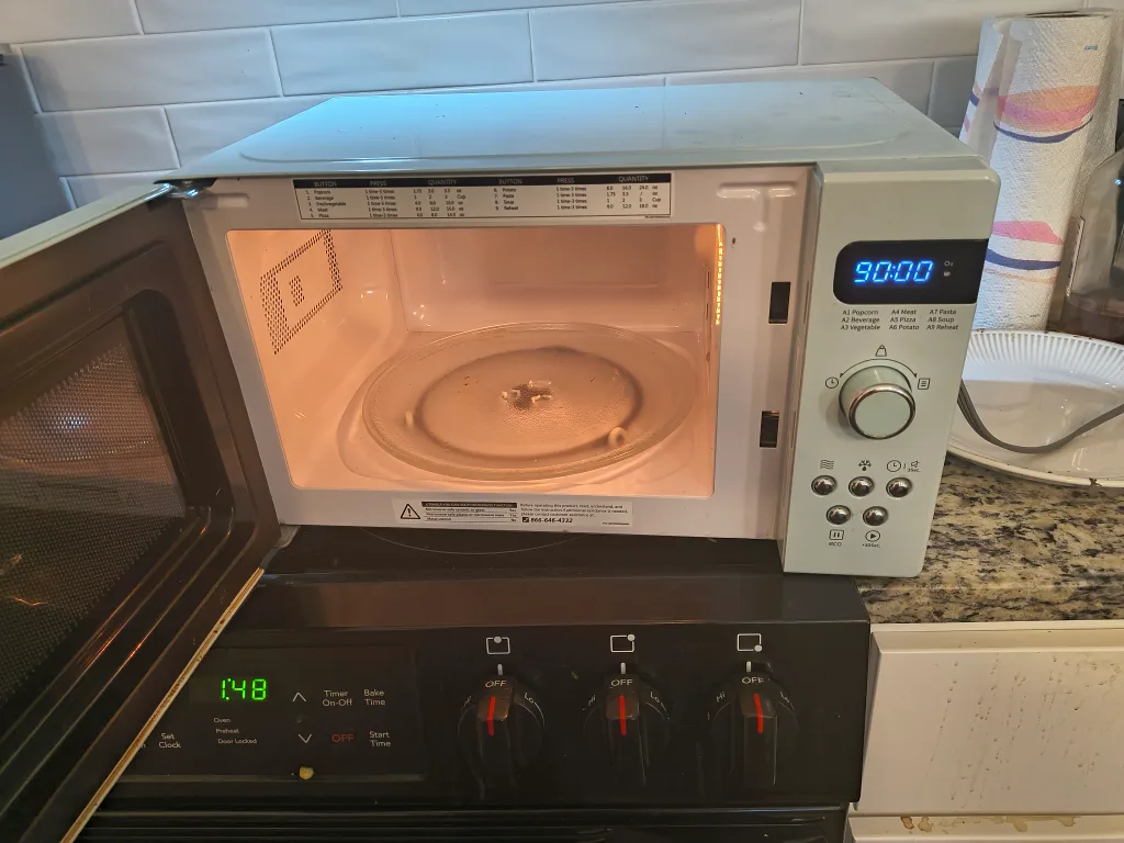 Comfee' Retro Countertop Microwave image indicator(2)