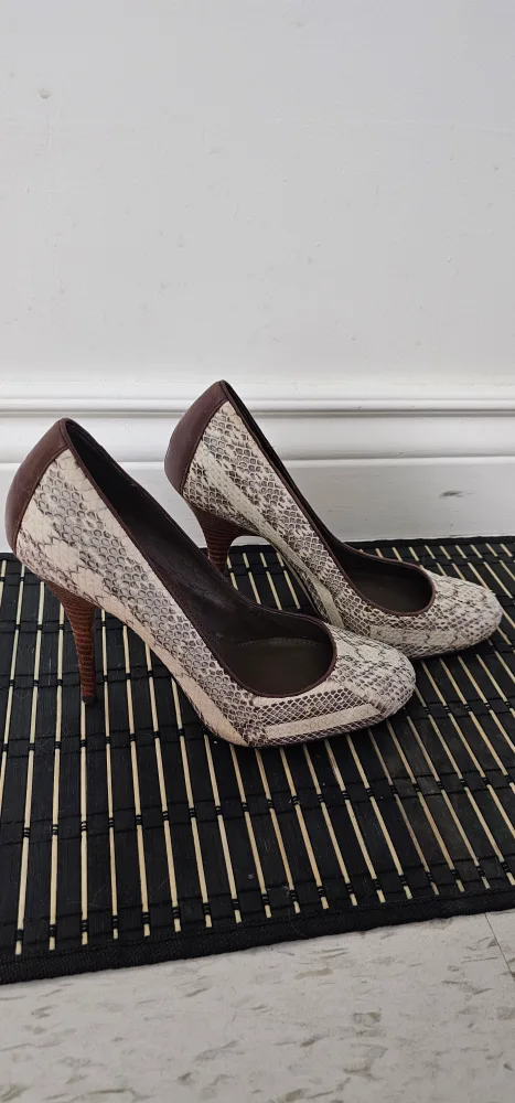 B makowsky Brown Besson Paris Snakeskin Heels - Size 8M thumbnail