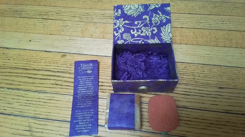 Soothing Sandalwood Soap Set with Ceramic Frog image indicator(2)