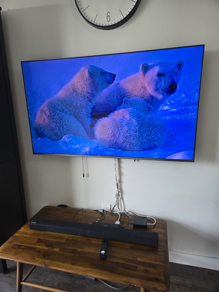 Samsung 55 Inch QL3D TV Q6F & Soundbar- Great Sound!