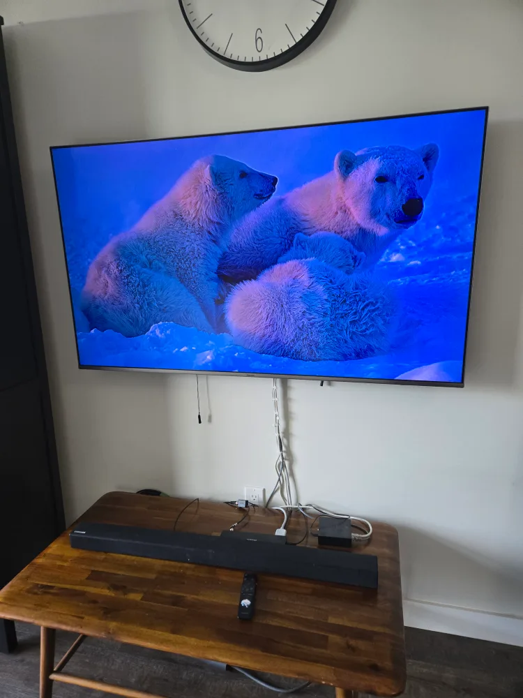 Samsung 55 Inch QL3D TV Q6F & Soundbar- Great Sound! thumbnail