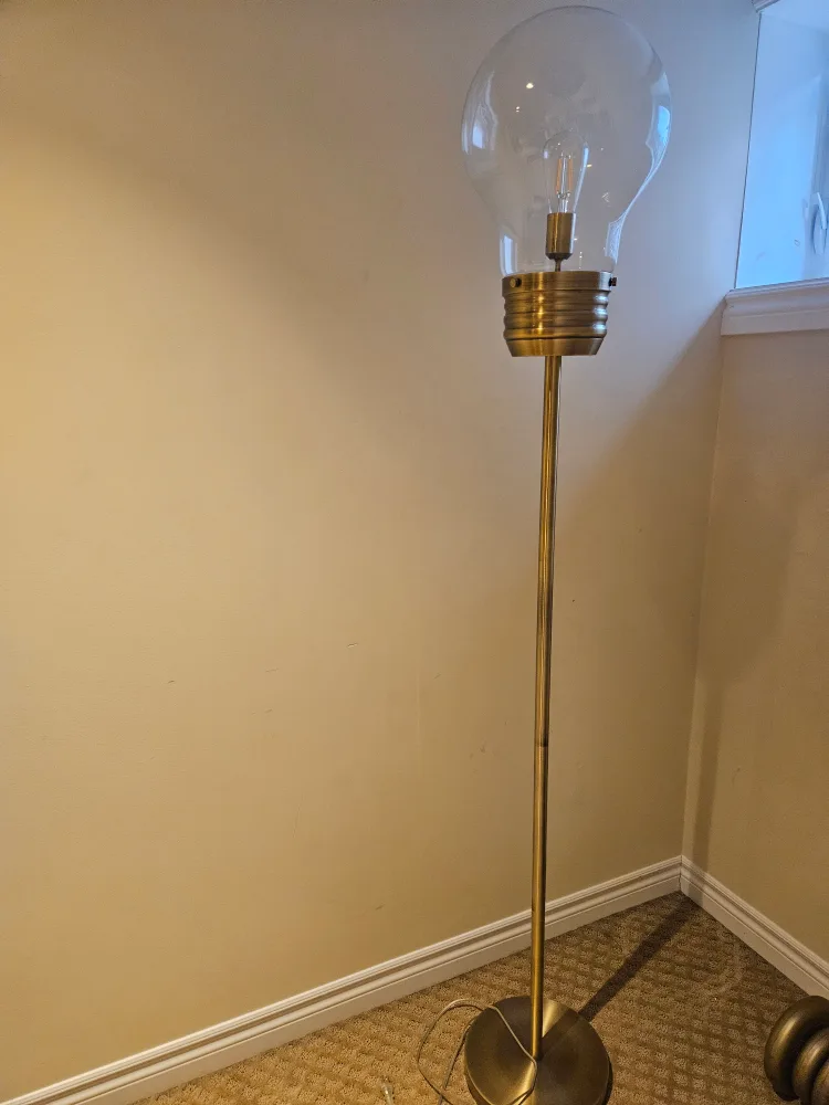 Floor Lamp thumbnail