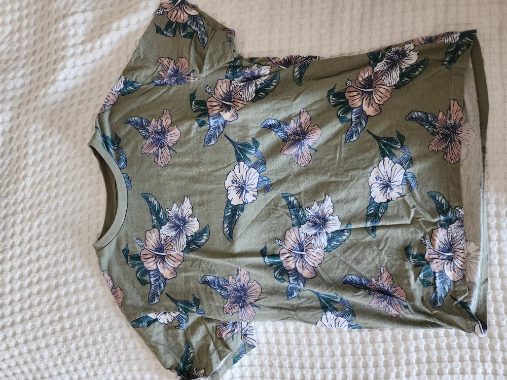 Floral Print T-Shirt thumbnail