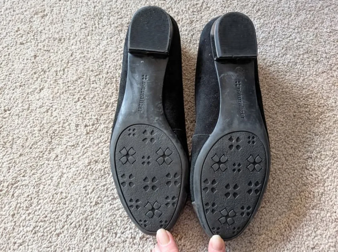 Black Leather Slipper Shoes - size 8 image indicator(4)