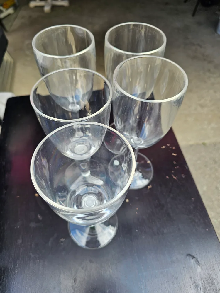 Set of 5 Wine Glasses image indicator(2)