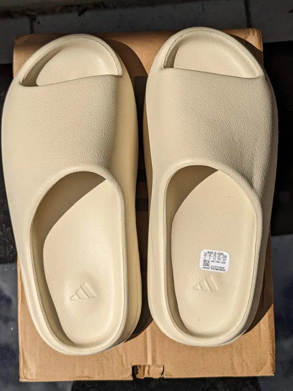 Adidas Yeezy Slide Bone - Size US 9 thumbnail