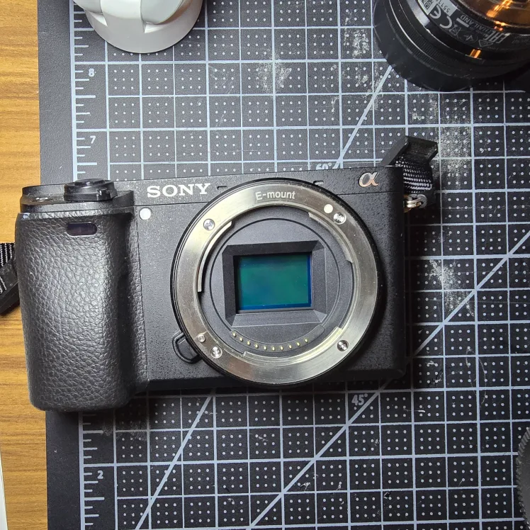 Sony Alpha a6300 mirrrorless Camera with Lenses image indicator(3)