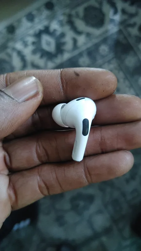 right airpod pro 2 thumbnail