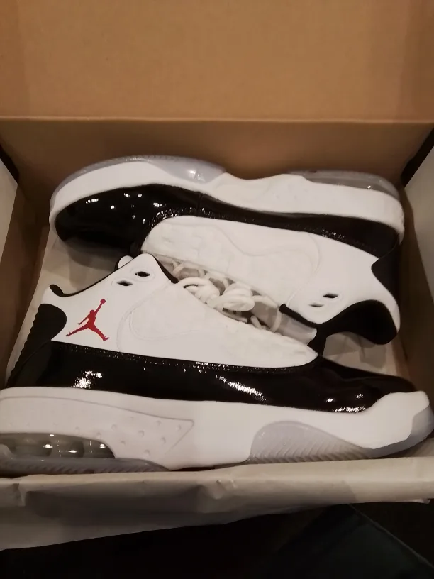 New Jordan Max Aura 2 Youth Size 6Y thumbnail