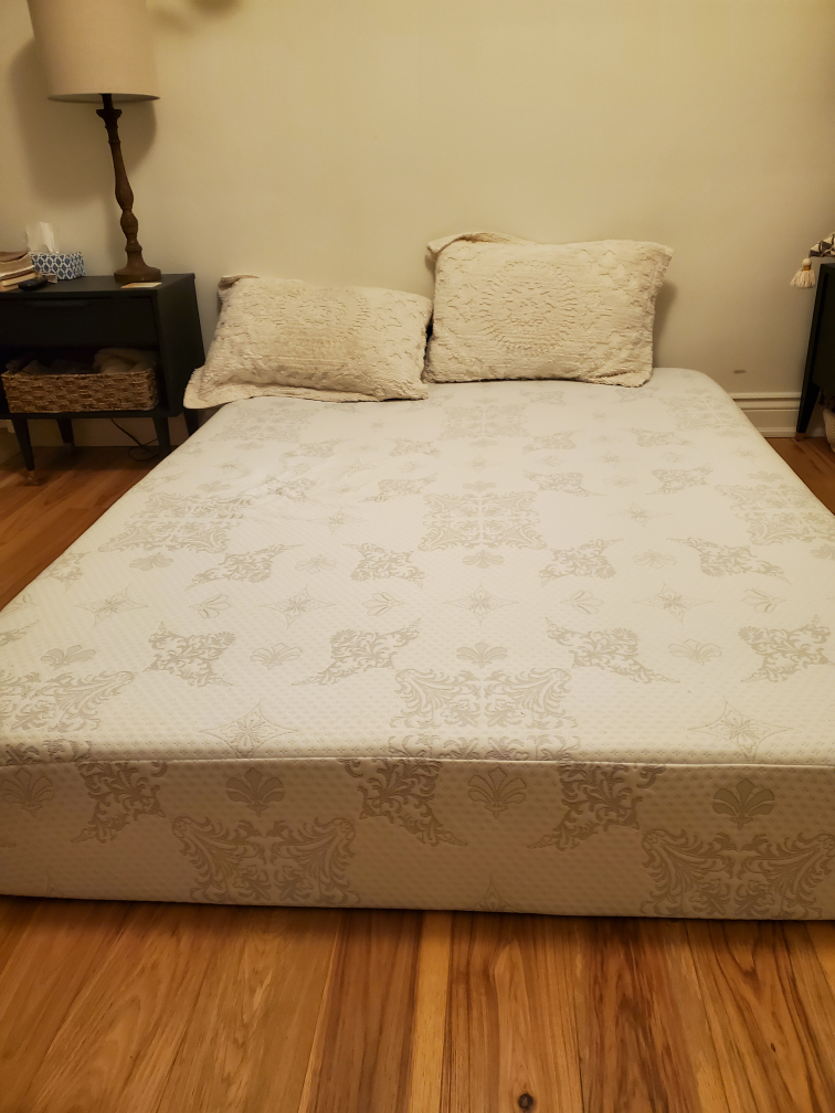 Mattress - Queen Size- 10" foam