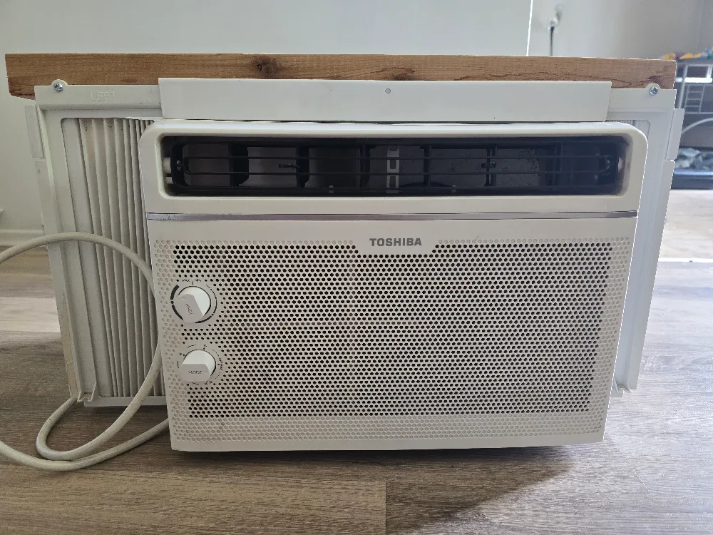 Toshiba Window Air Conditioner – Works Perfect thumbnail