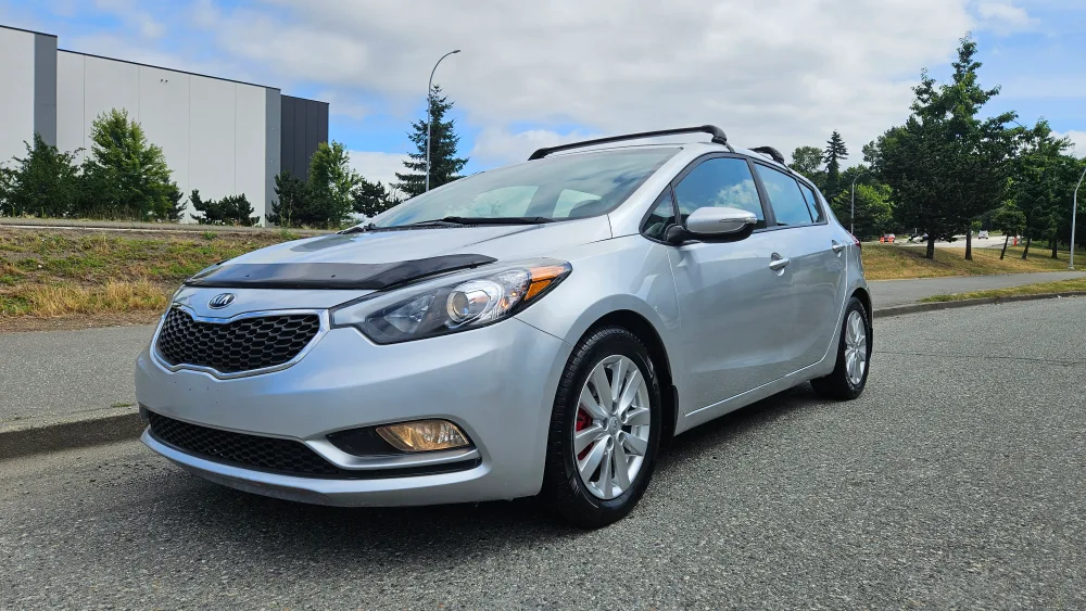 2016 KIA Forte 5 Hatchback, Clean Title, Low mileage thumbnail