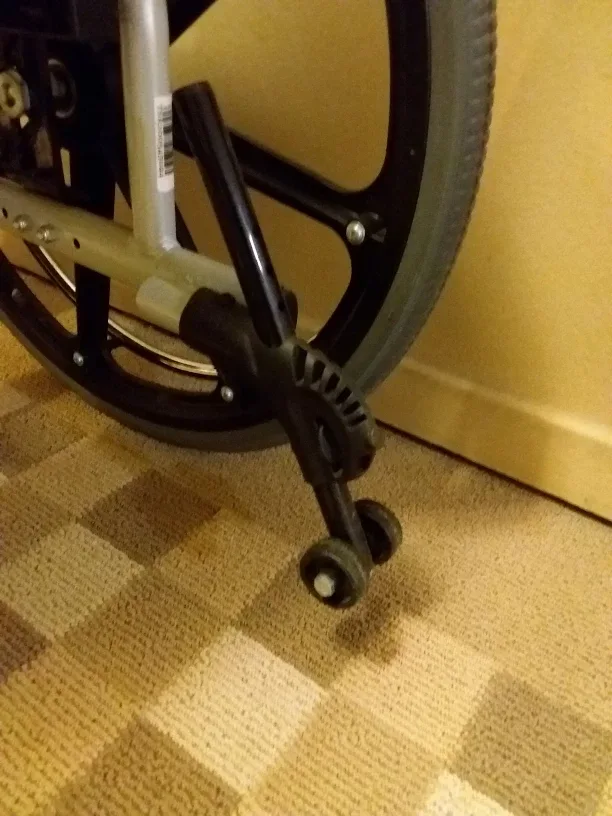 ➡️ Roho Healthcare Tilt Assist Wheelchair w / Table Attachment ♿ image indicator(4)