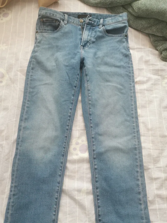 Uniqlo Jeans thumbnail