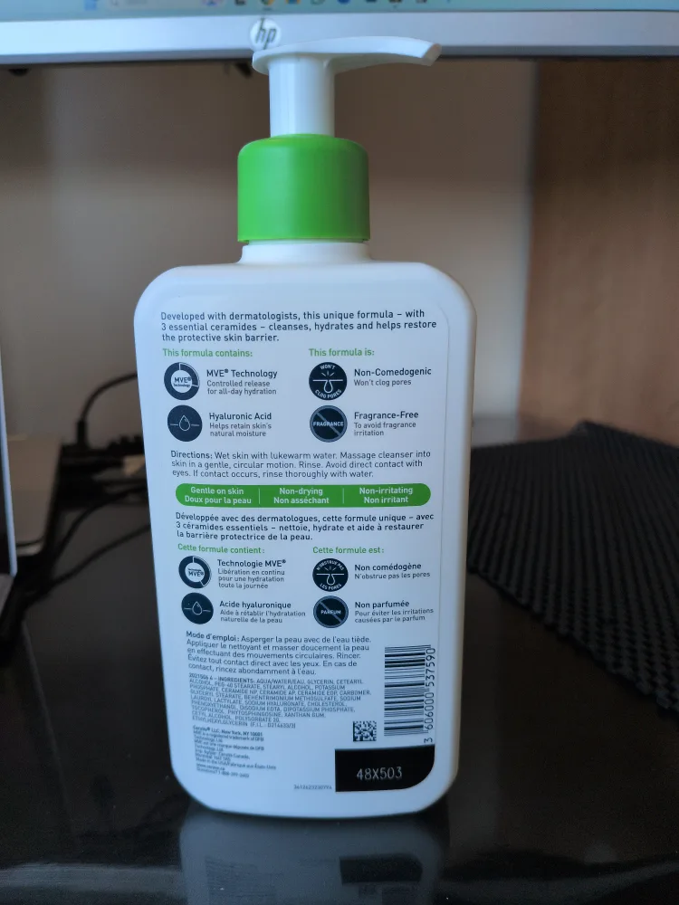 CeraVe Hydrating Cleanser for Normal to Dry Skin image indicator(2)