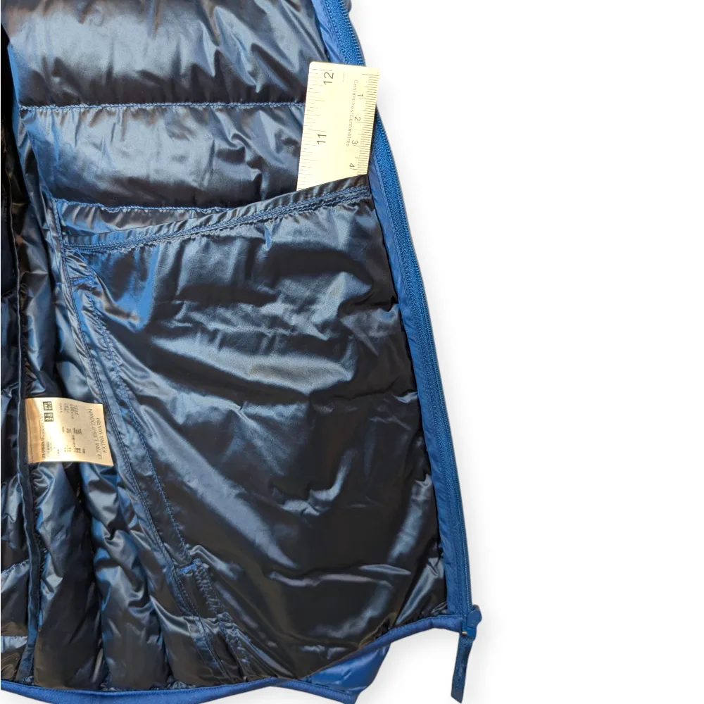 Uniqlo Ultra Light Down Hooded Jacket 🇨🇦 image indicator(4)