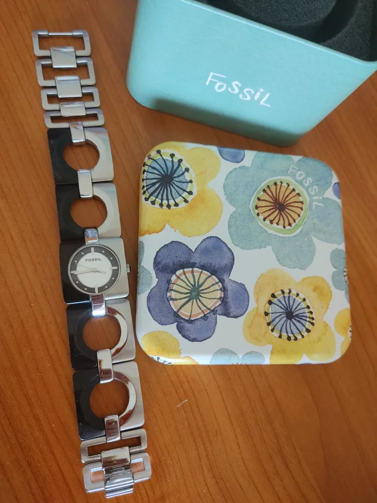 Fossil Women's Watch with Original Box image indicator(2)